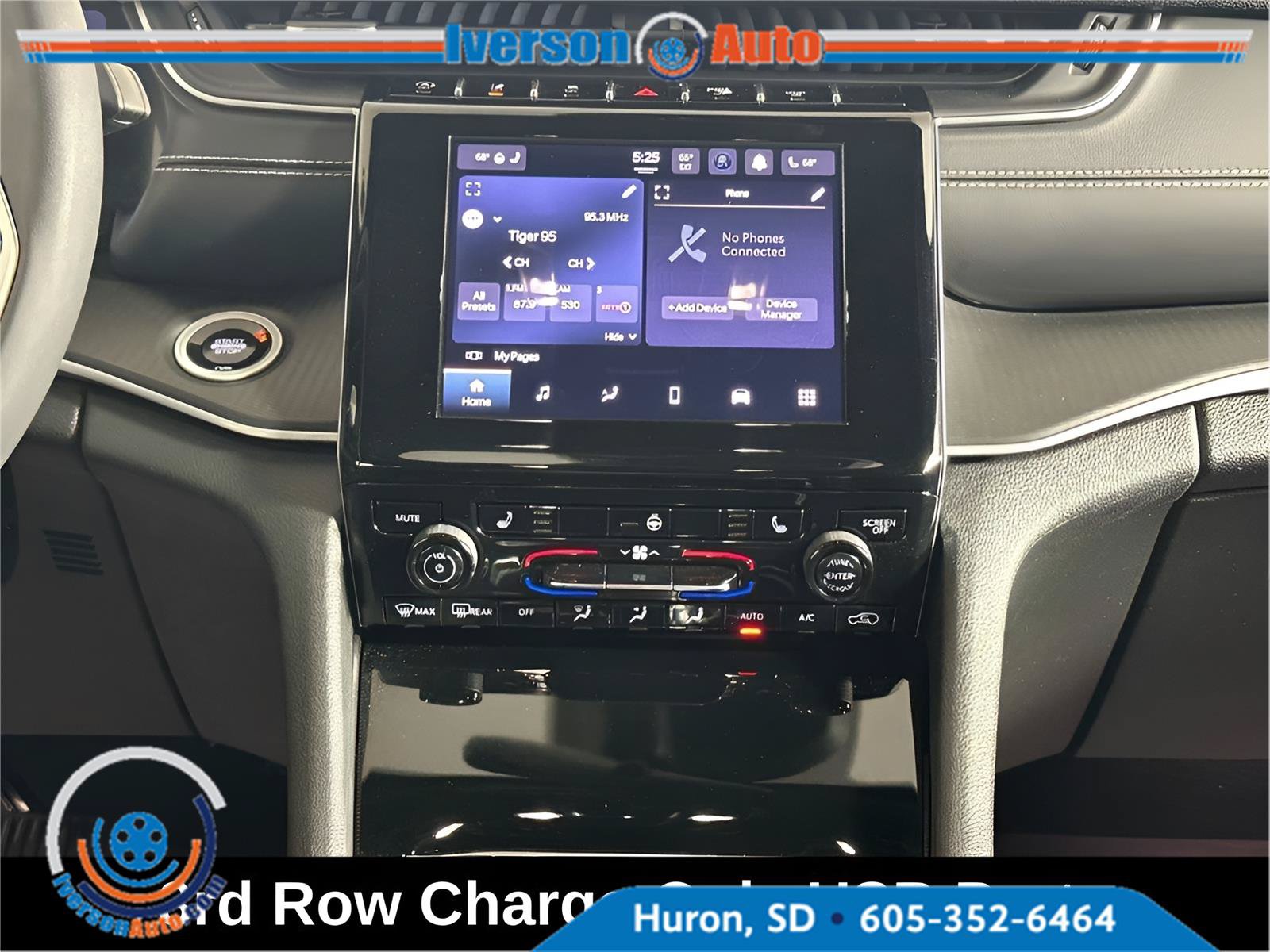 Used 2024 Jeep Grand Cherokee L Altitude AWD/4WD image 28