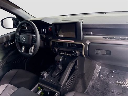 Certified 2025 Toyota Tacoma TRD Off-Road image 27