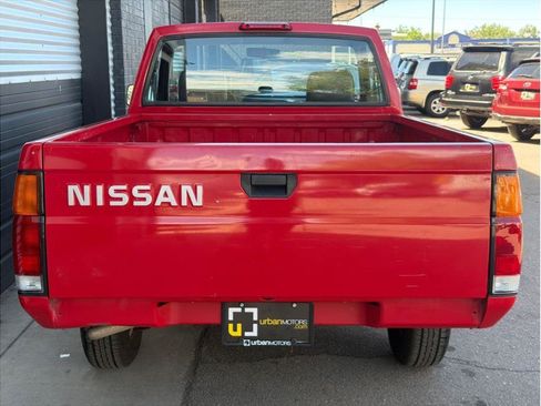 Used 1995 Nissan Pickup 2WD Regular Cab image 8
