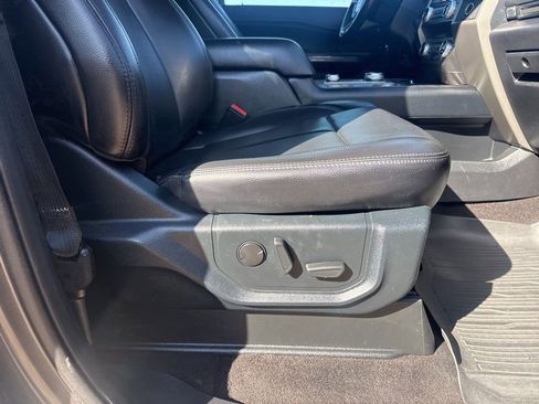 Used 2021 Ford Expedition XLT image 39