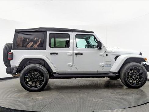 Used 2023 Jeep Wrangler Unlimited Sahara image 9