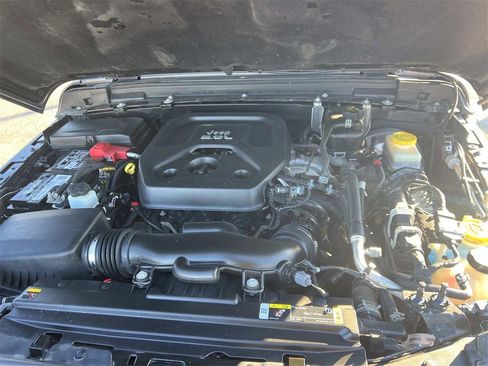 Used 2021 Jeep Wrangler Unlimited Sahara w/ Uconnect 4C Nav & Sound Group image 9