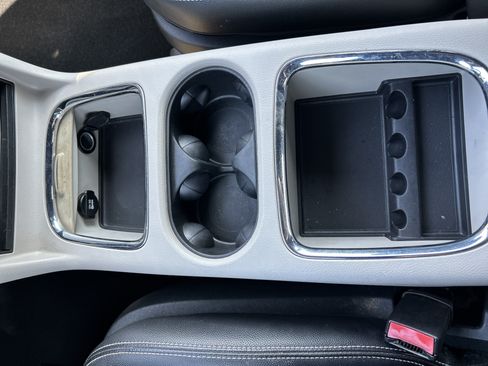 Used 2019 Dodge Grand Caravan SXT FWD image 16