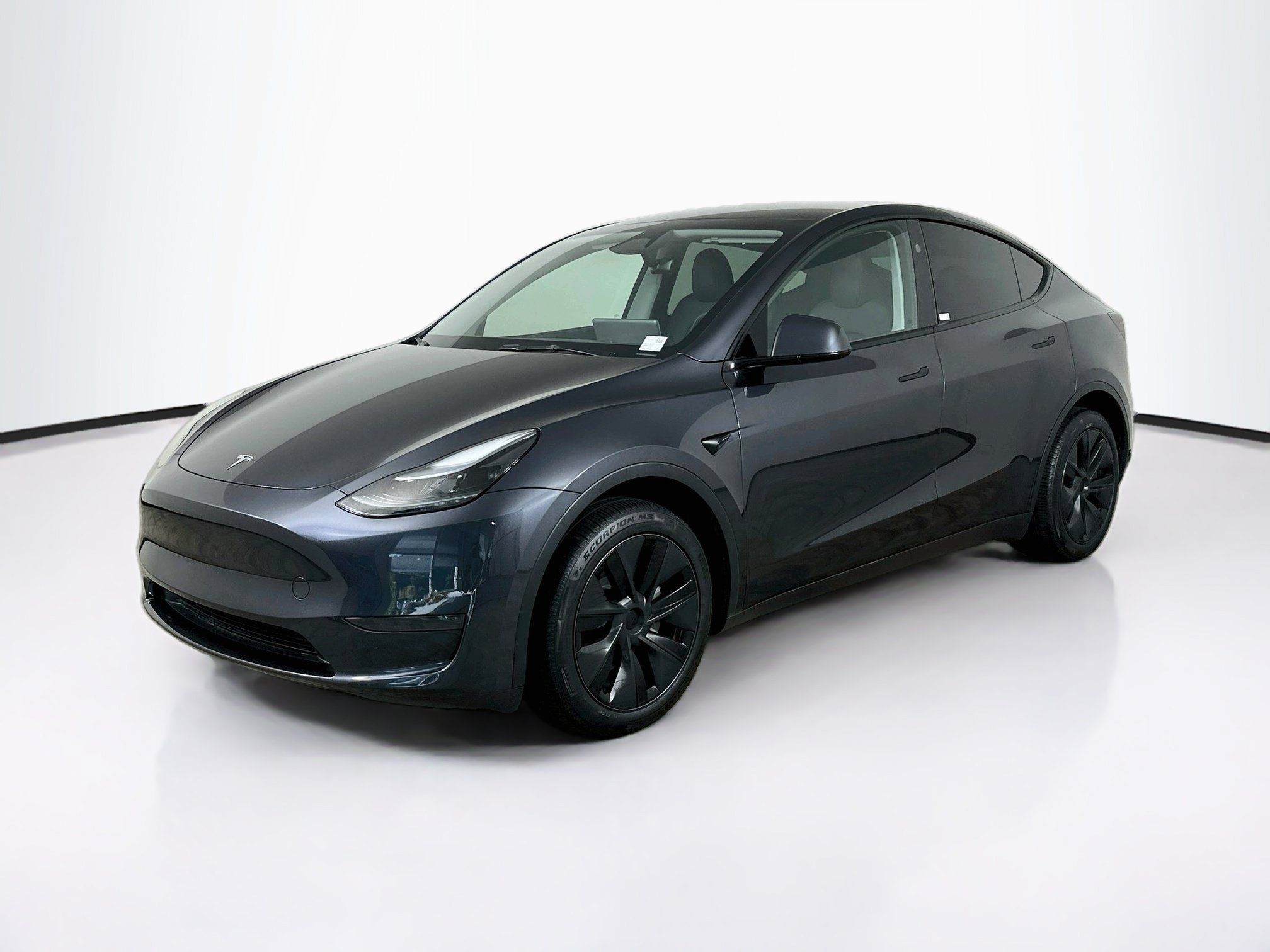 Used 2025 Tesla Model Y Long Range RWD image 3