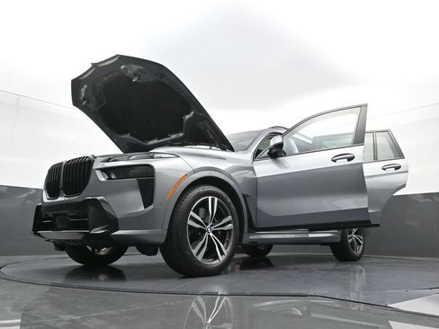 Used 2026 BMW X7 xDrive40i w/ M Sport Package AWD/4WD image 41