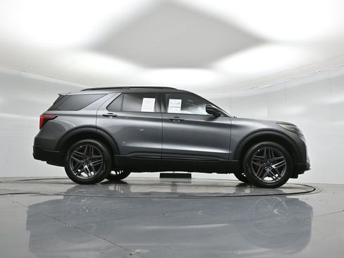 Used 2025 Ford Explorer ST-Line w/ ST-Line Street Pack AWD/4WD image 49