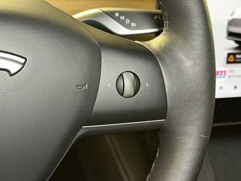Used 2025 Tesla Model Y Long Range RWD image 23