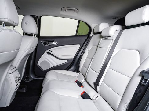 Used 2019 Mercedes-Benz GLA 250 4MATIC image 16