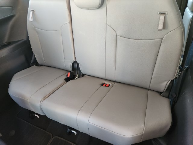 Used 2026 Toyota Sienna XLE FWD image 22