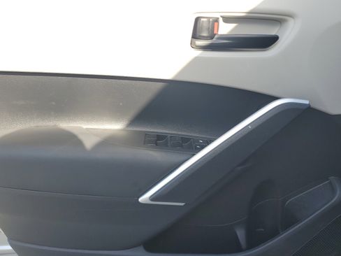 Used 2026 Toyota Corolla Cross L image 15