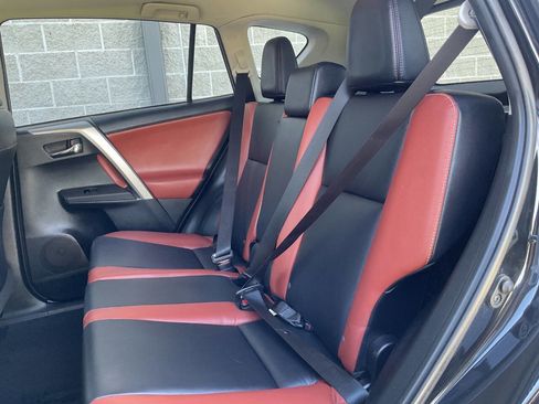 Used 2014 Toyota RAV4 Limited AWD/4WD image 32