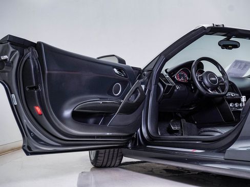 Used 2015 Audi R8 V10 w/ Full Leather Package image 30