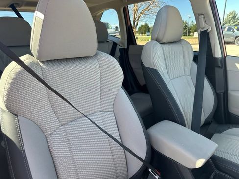 Used 2019 Subaru Forester Premium AWD/4WD image 34