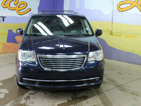 Used 2016 Chrysler Town & Country Touring w/ Driver Convenience Group image 7