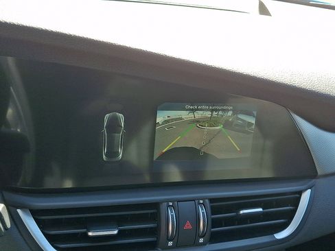 Used 2023 Alfa Romeo Giulia Veloce image 18