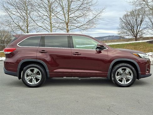 Used 2019 Toyota Highlander Limited image 10