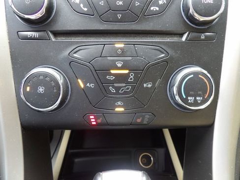 Used 2015 Ford Fusion SE w/ Equipment Group 202A image 26