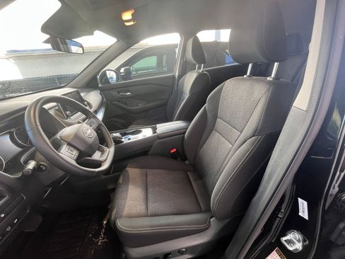 Used 2025 Nissan Rogue SV image 27