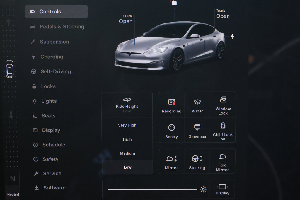 Used 2025 Tesla Model S Plaid AWD/4WD image 27