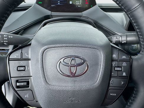 Used 2025 Toyota Prius XLE image 16