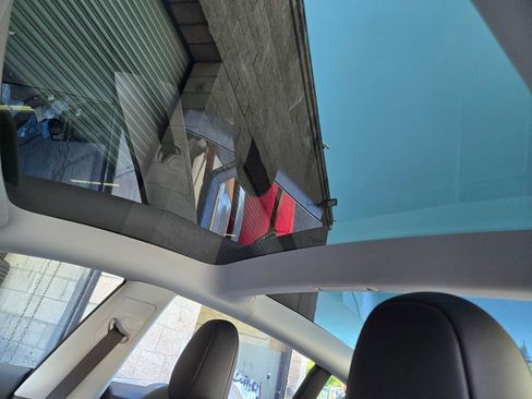 Used 2023 Tesla Model 3 Standard Range RWD image 17