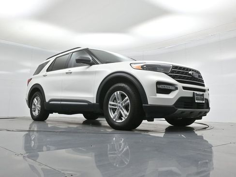 Certified 2021 Ford Explorer XLT image 48