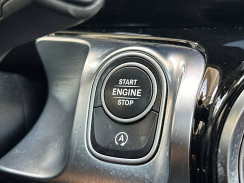 Used 2021 Mercedes-Benz GLB 250 4MATIC image 33