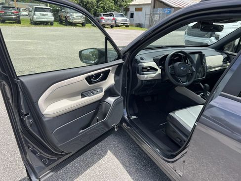 Used 2025 Subaru Forester Limited AWD/4WD image 11