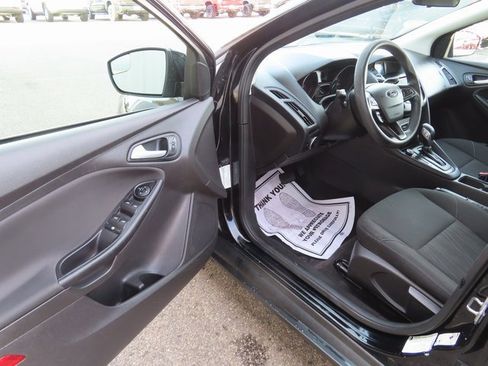 Used 2017 Ford Focus SE image 15