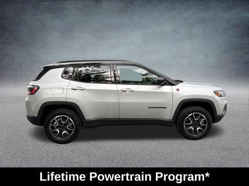 Used 2025 Jeep Compass Trailhawk AWD/4WD image 7
