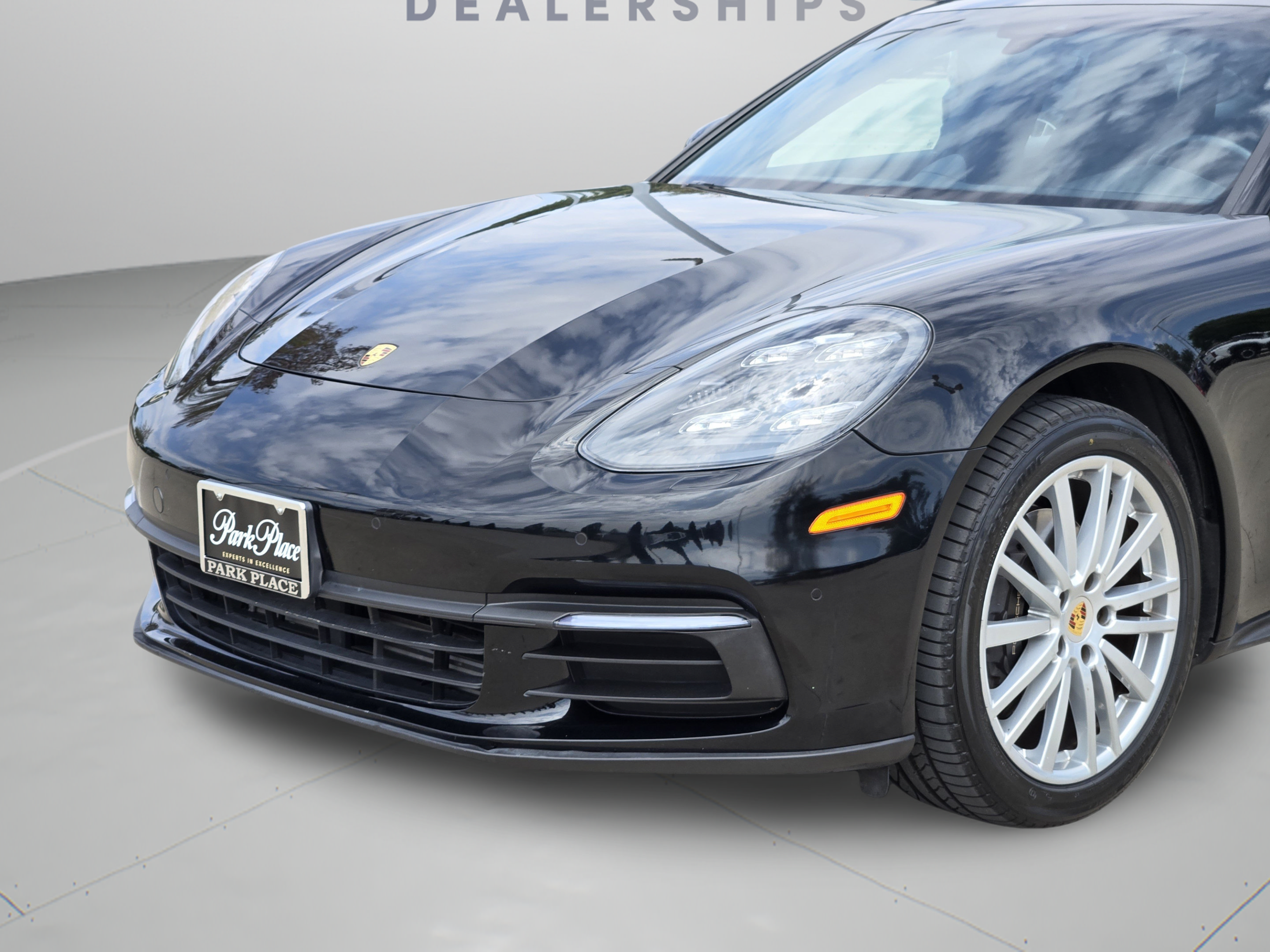 Used 2017 Porsche Panamera image 30