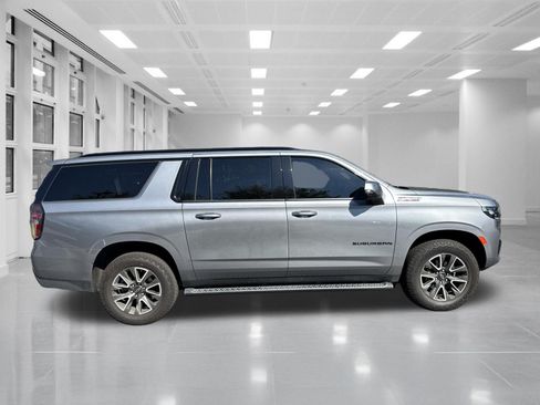 Used 2022 Chevrolet Suburban Z71 w/ Luxury Package AWD/4WD image 4