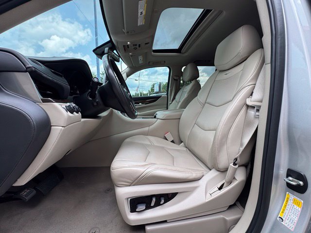 Used 2020 Cadillac Escalade Luxury w/ LPO, Radiant Package AWD/4WD image 10