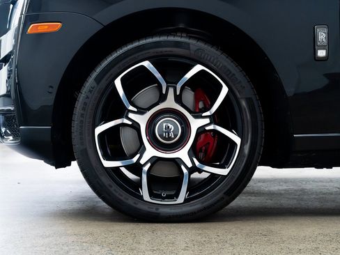 Used 2020 Rolls-Royce Cullinan Black Badge image 7