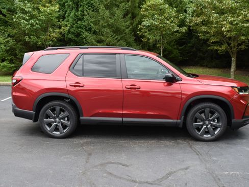 New 2025 Honda Pilot Sport image 9