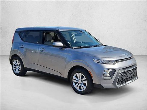 Used 2022 Kia Soul LX FWD image 3