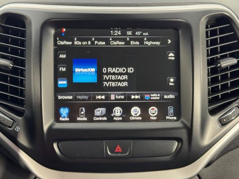 Used 2017 Jeep Cherokee Trailhawk w/ Cold Weather Group image 23