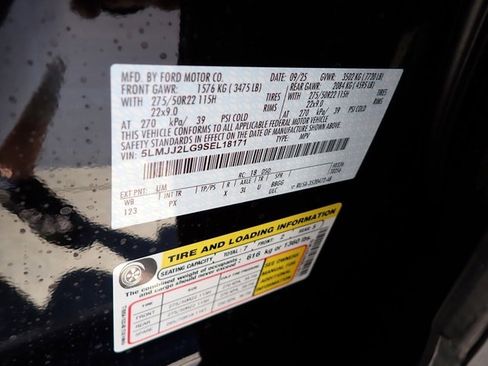 New 2025 Lincoln Navigator Reserve image 23