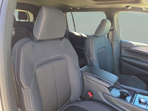 New 2025 Jeep Grand Cherokee L Laredo w/ Luxury Tech Group I RWD image 32