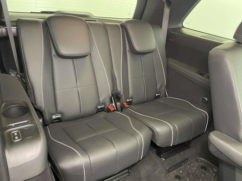 Used 2025 Mercedes-Benz GLS 580 4MATIC image 18
