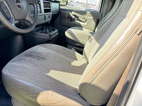 Used 2017 GMC Savana 2500 image 17