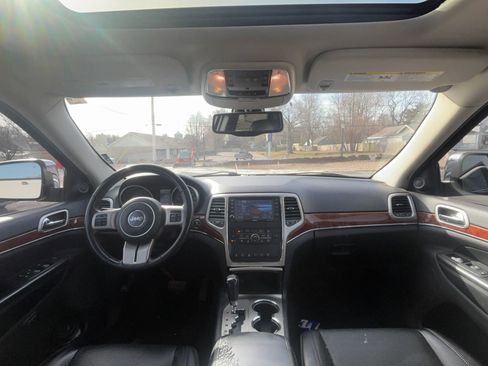 Used 2011 Jeep Grand Cherokee Limited w/ Luxury Group II image 9