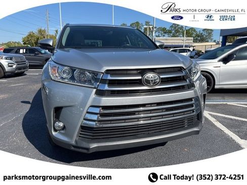 Used 2017 Toyota Highlander Limited image 8