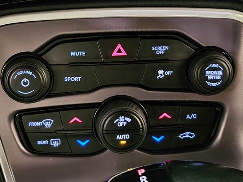 Used 2021 Dodge Challenger SXT image 28