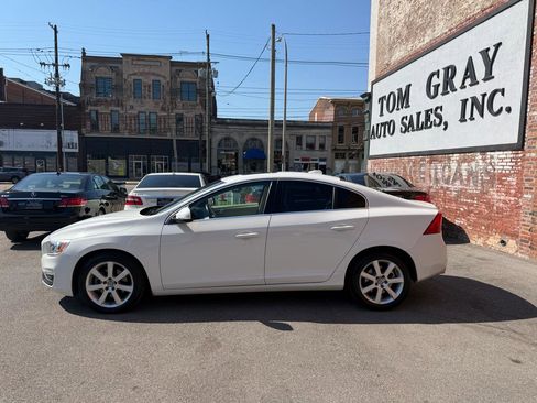 Used 2016 Volvo S60 T5 Premier image 4