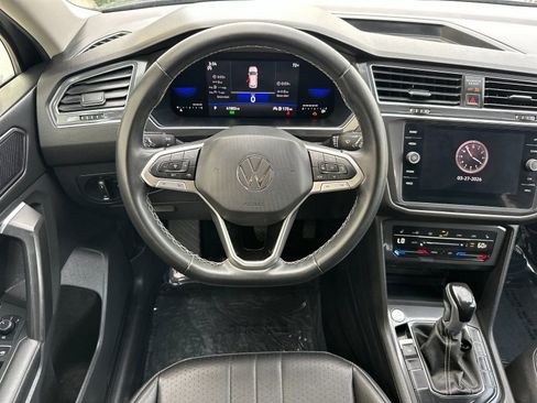 Used 2023 Volkswagen Tiguan SE image 16