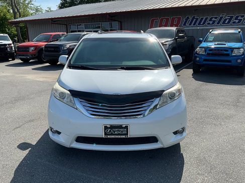 Used 2011 Toyota Sienna Limited image 9