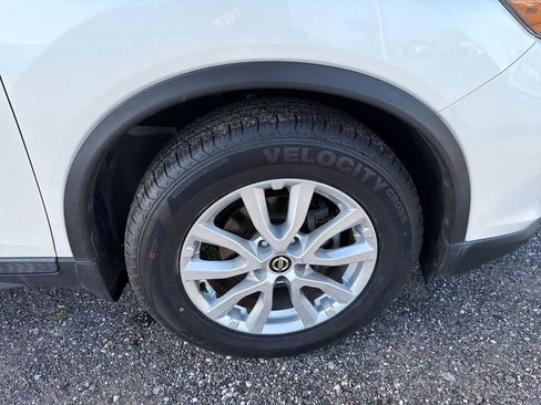 Used 2018 Nissan Rogue SV image 19