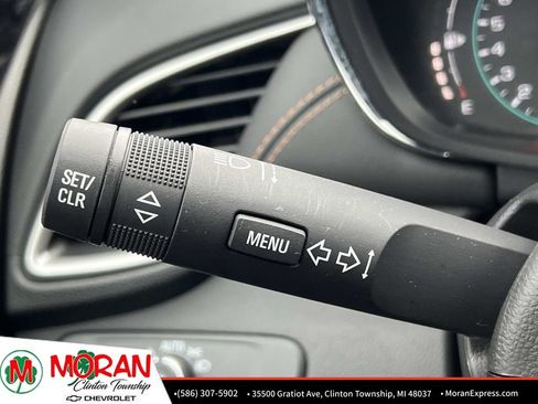 Certified 2022 Chevrolet Trax LT w/ Midnight Edition image 27