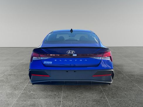New 2025 Hyundai Elantra Sport image 4